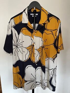 Zara Men Floral Short-Sleeve Button-Down Shirt in Mustard/White/Navy